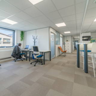 Open Space  5 postes Coworking Place Marie Curie Annecy 74000 - photo 1
